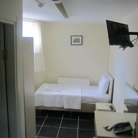 Saral Bed & Breakfast 3*