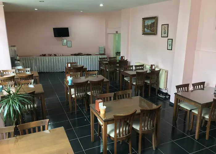 فندق مبيت وإفطار Saral 3*